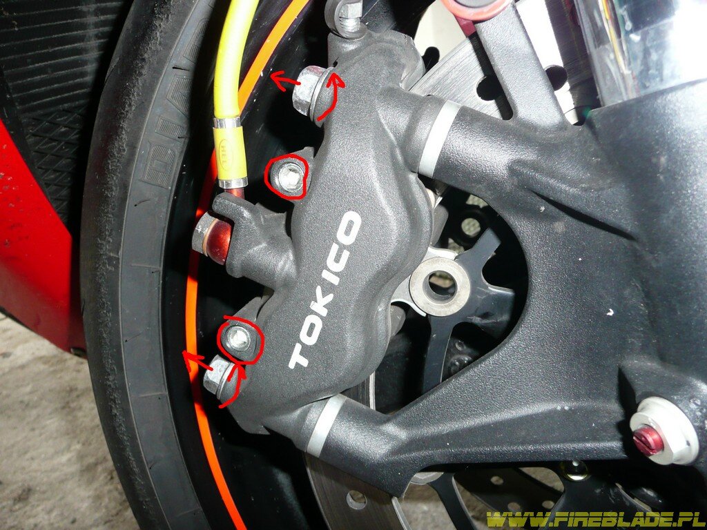 Wymiana klocków hamulcowych Honda Fireblade SC57b 1000RR
