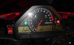 Montaż licznika biegów acumen do Honda Fireblade CBR 1000RR