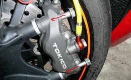 Wymiana klocków hamulcowych Honda Fireblade CBR 1000RR SC57b