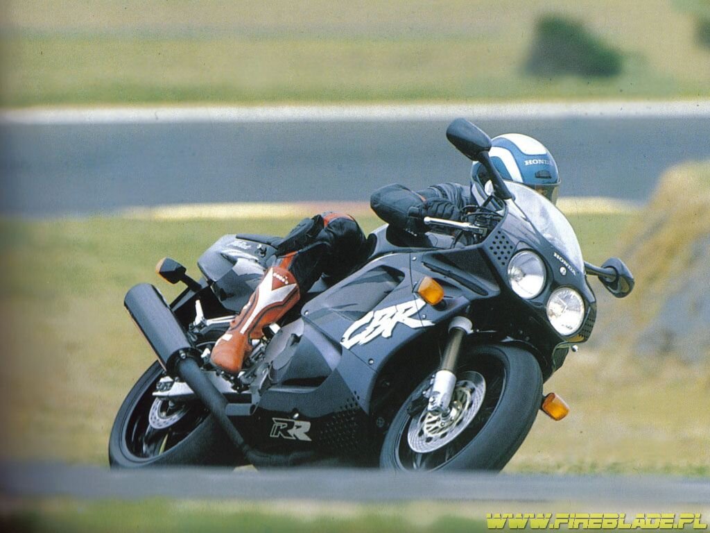 SC28 CBR 900RR